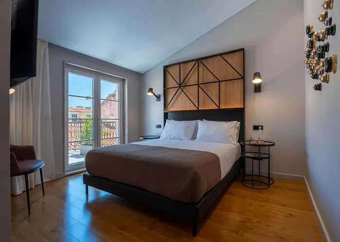 מלון Ferraria Xvi Flh 4*